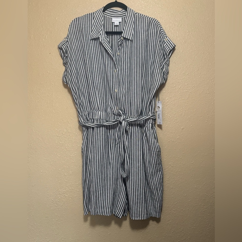 Liz Claiborne Navy and White Striped Top